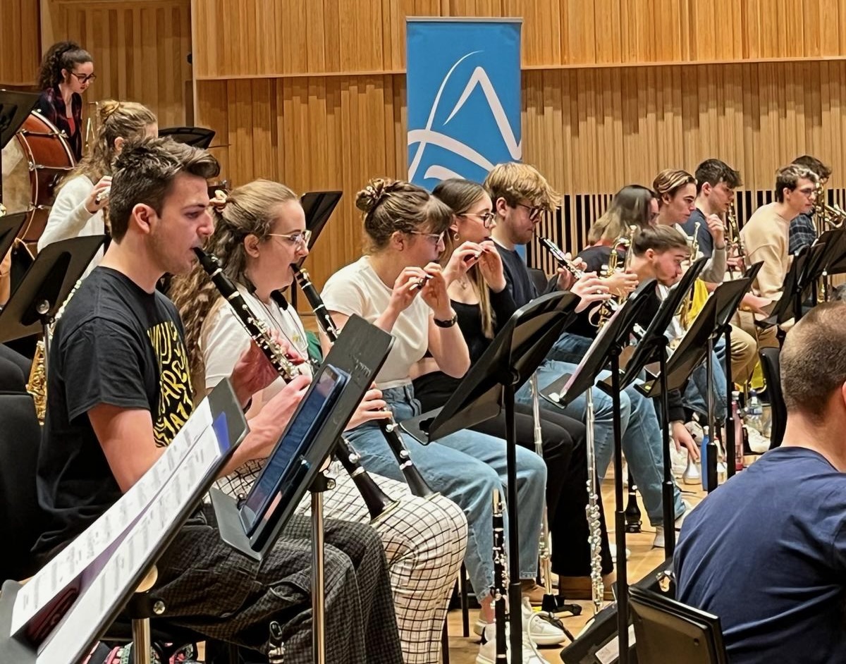 Jonathan Parapadakis is playing Bb Clarinet and Eb Clarinet. Other instruments are oboe, flute, piccolo and cor anglais. London Musical Theatre Orchestra Sitzprobe