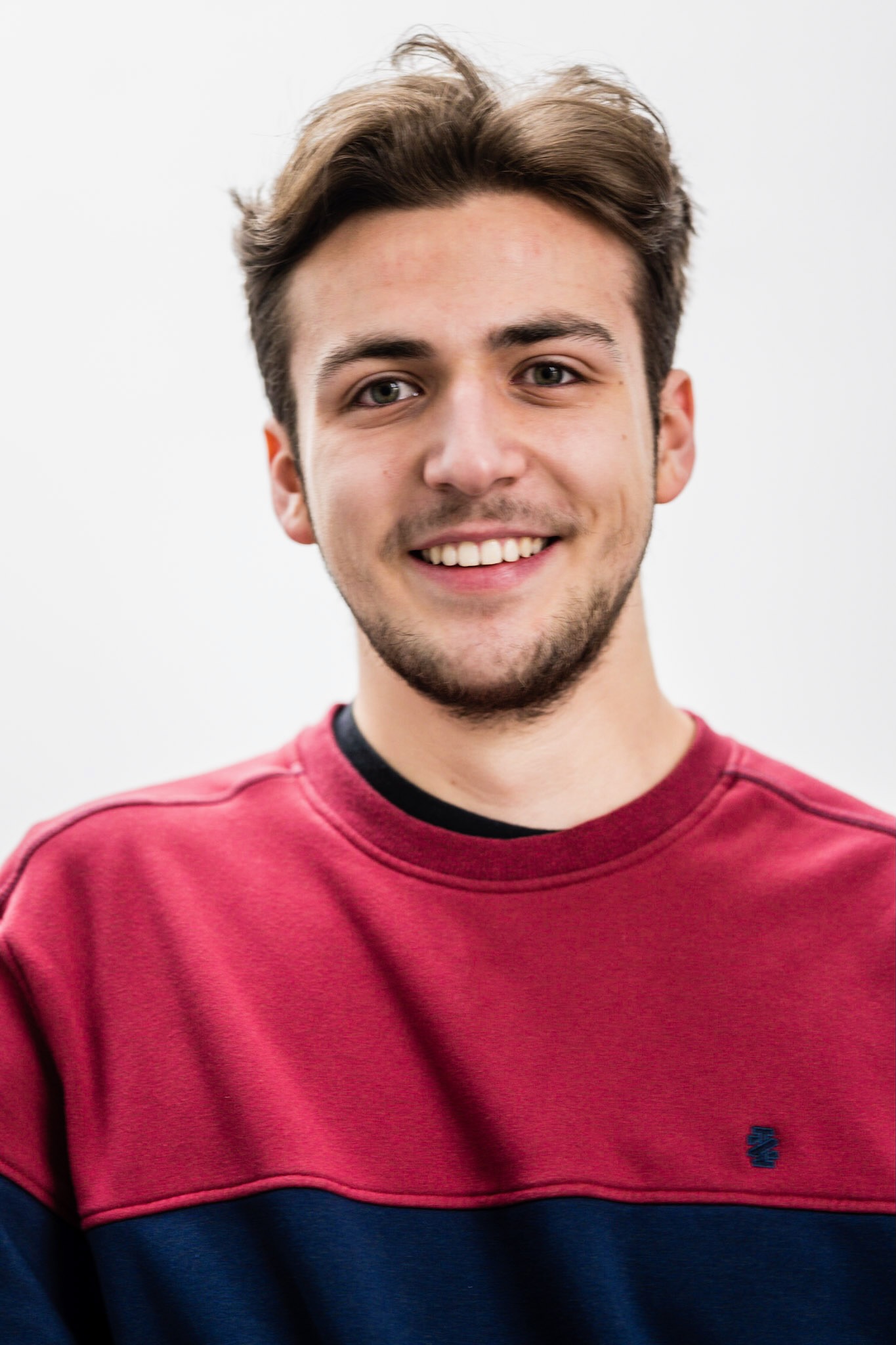 Jonathan Parapadakis smiling headshot
